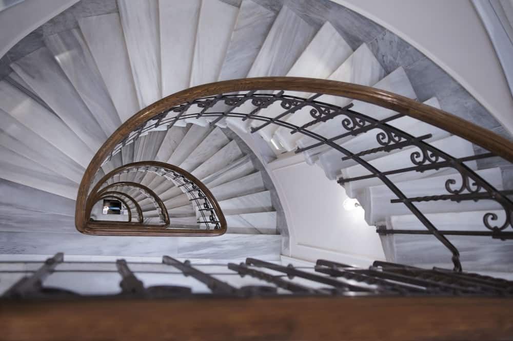 Escales