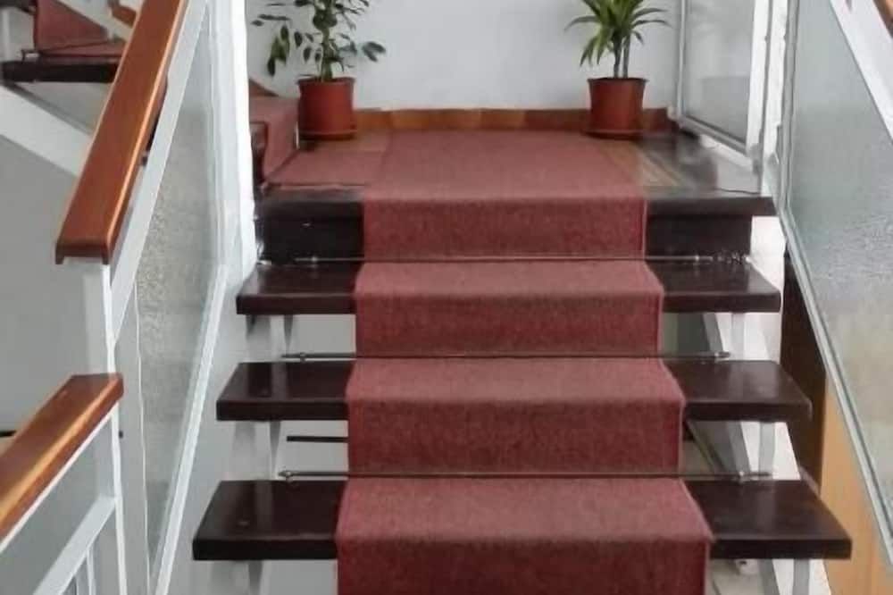 Escales