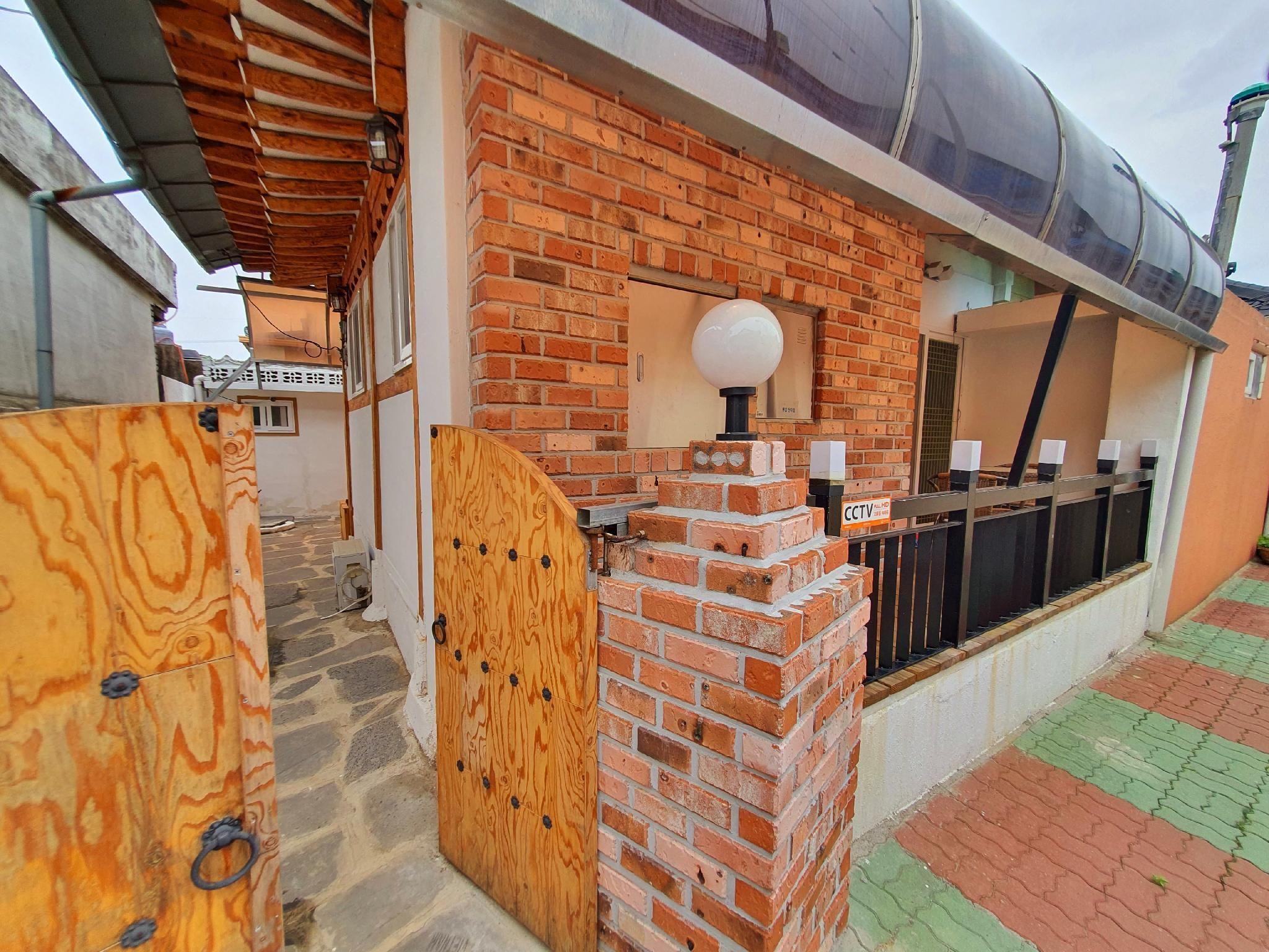 Edifici
