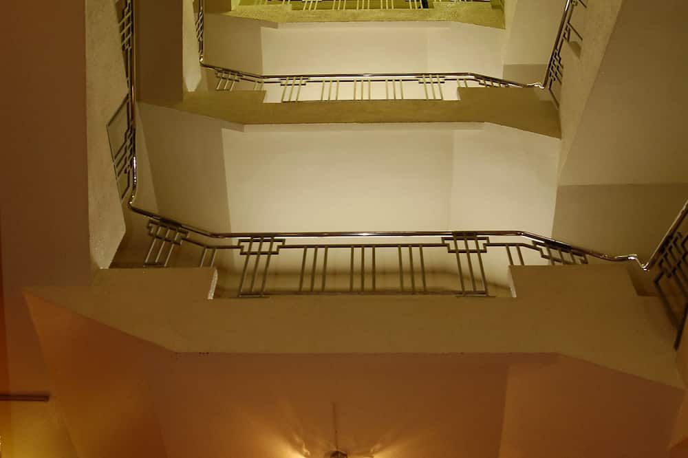 Escales