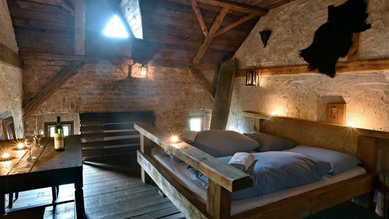 Medieval Hotel Detenice